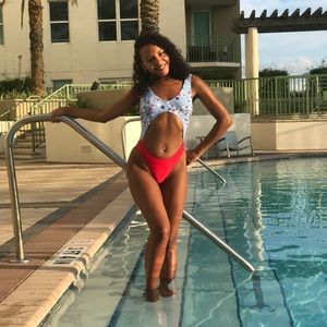 One Piece Size S Dippin Daisy Size S